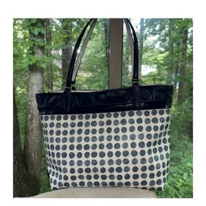 COACH 29432 Daisy Dot Print Tote Bag White Navy Patent Leather Trim